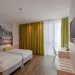 Hotel Super 8 By Wyndham 3*