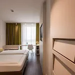 Super 8 By Wyndham Hotel