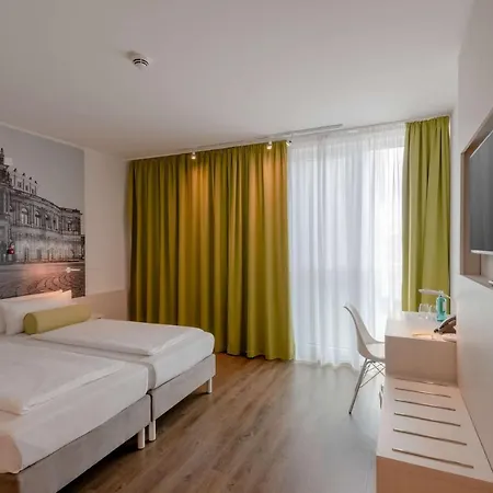 Hotel Super 8 By Wyndham 3*