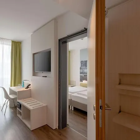 Super 8 By Wyndham Hotel Dresden