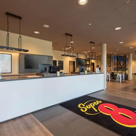 Super 8 By Wyndham Hotel