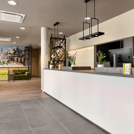 Super 8 By Wyndham Hotel