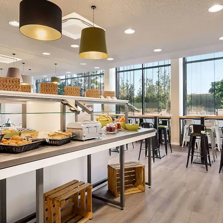 Super 8 By Wyndham מלון דרזדן