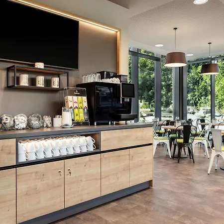 מלון Super 8 By Wyndham 3*