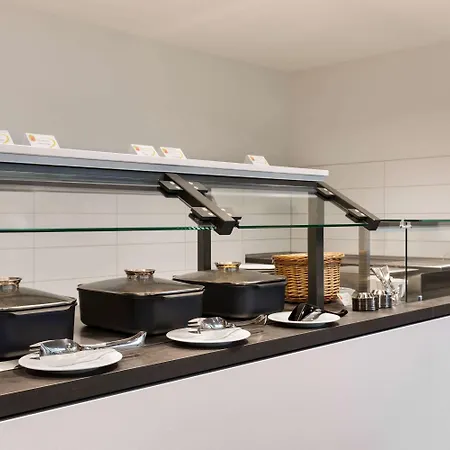 Super 8 By Wyndham Отель Дрезден