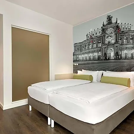 Hotel Super 8 By Wyndham 3*