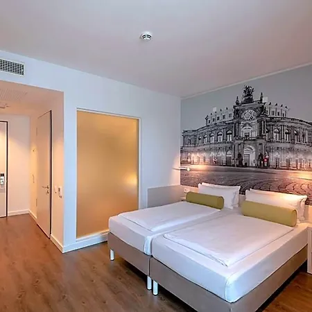 Hotel Super 8 By Wyndham 3*