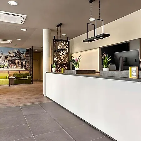 Super 8 By Wyndham Hotel