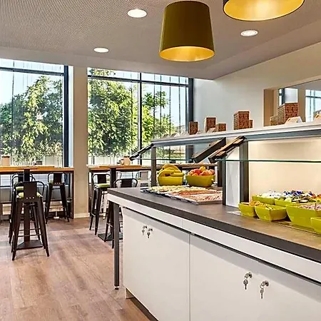 Super 8 By Wyndham Hotel Dresden