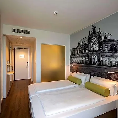 Super 8 By Wyndham Hotel Dresde