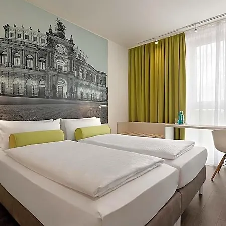 Super 8 By Wyndham Hotel Dresde