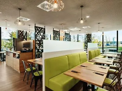 Hotel Super 8 By Wyndham Dresde