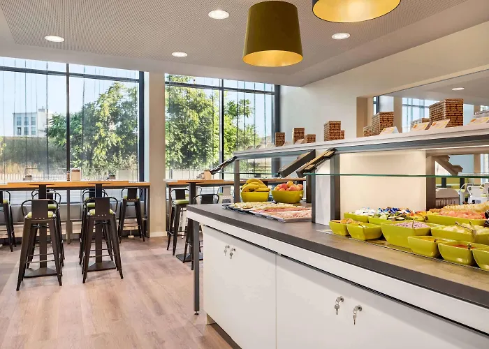 Super 8 By Wyndham Hotel