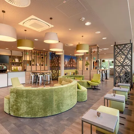 Super 8 By Wyndham Hotel